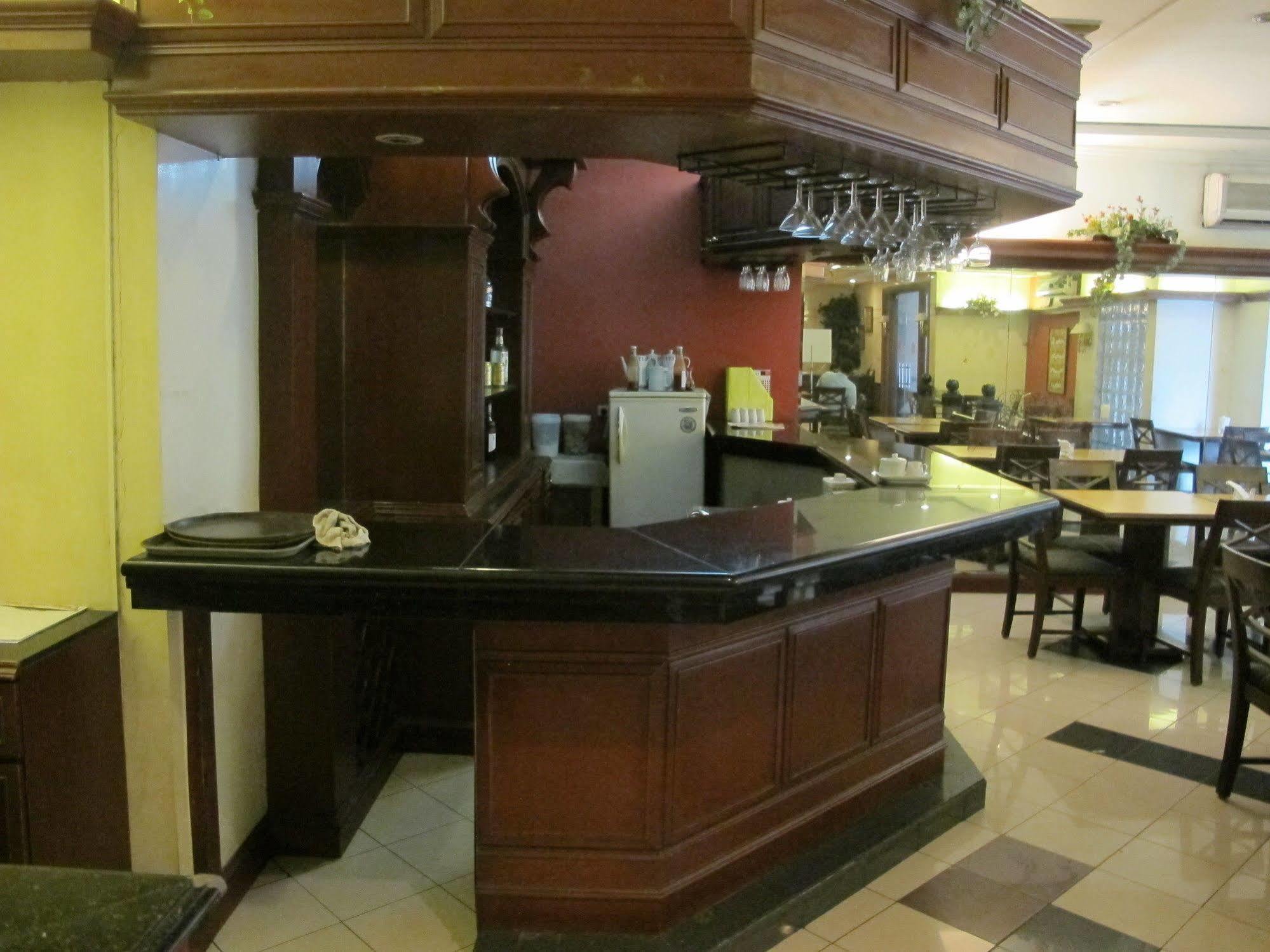 Mabini Mansion Hotel & Residential Suites Manila Esterno foto